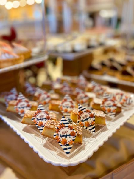 A tray of dessert tarts garnished with "Happy Thanksgiving" edible décor, the perfect sweet finish to a Thanksgiving Day buffet at Rosen Shingle Creek. 